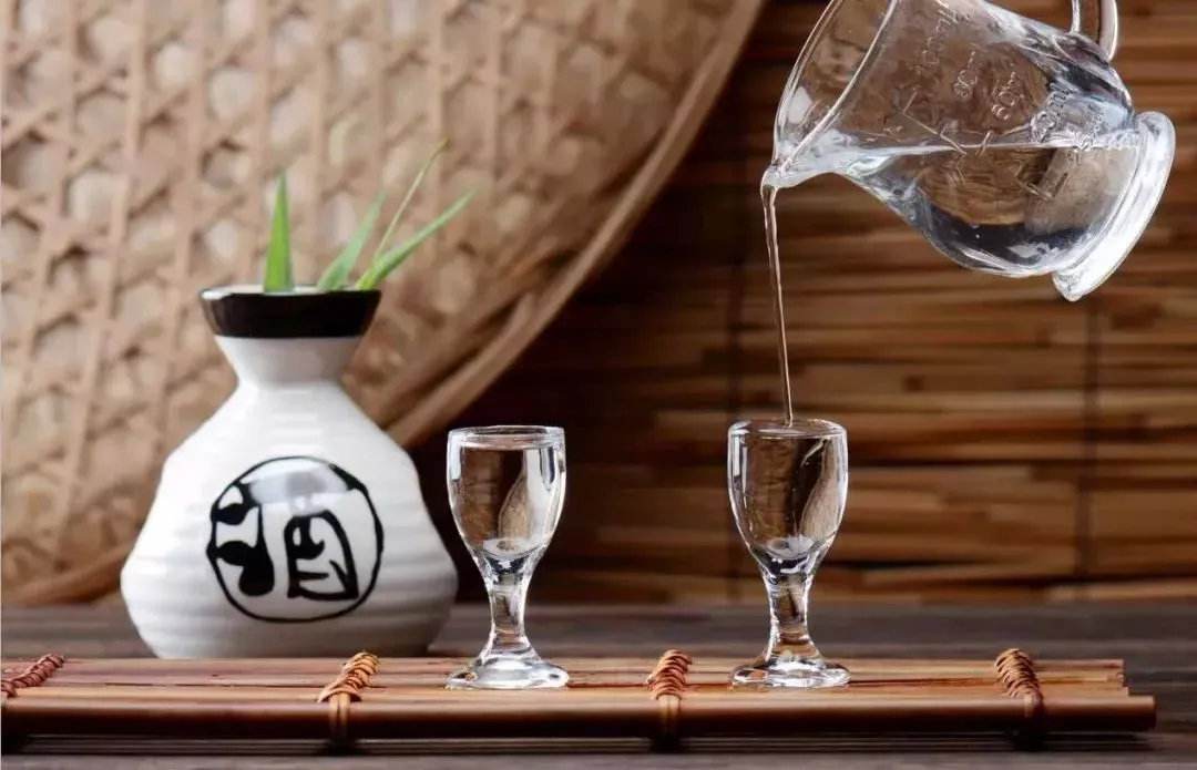 男人為什么喜歡喝白酒？喝白酒對身體有哪些危害？